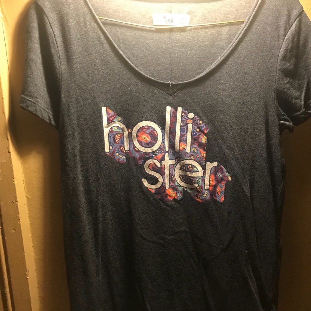 🌸Super cute Hollister shirt🌸